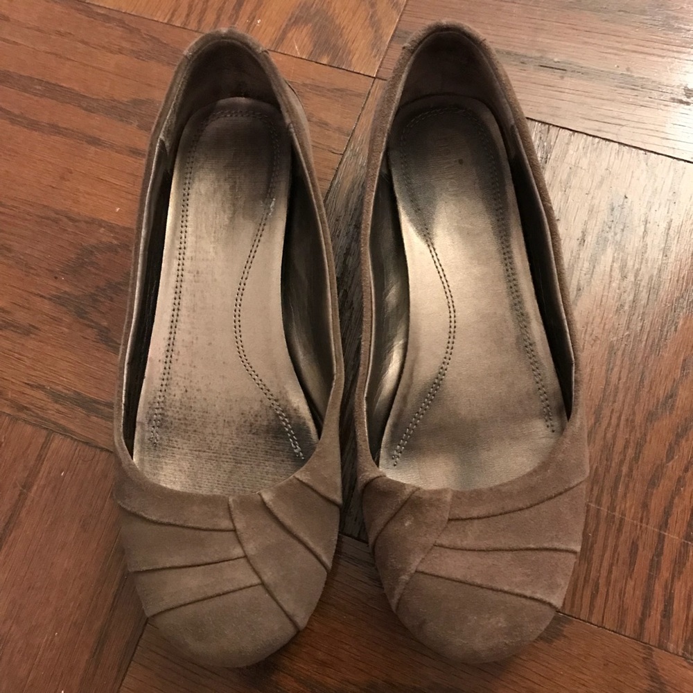 Naturalizer grey suede flats